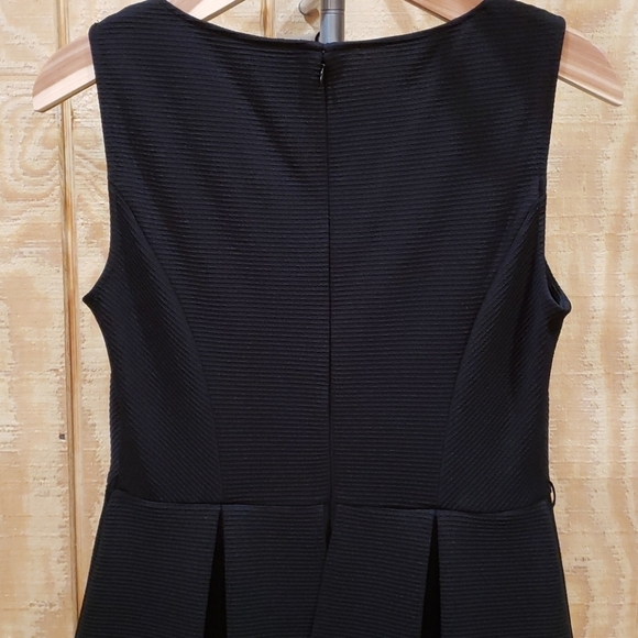 Elle Black Sleeveless Pleated Peplum Classic Shift Dress Size 8 - Picture 5 of 5